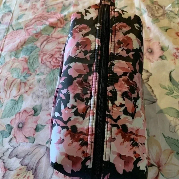 Nicole Miller pink Flower Pattern with black Background Travel Bag - Picture 3 of 6